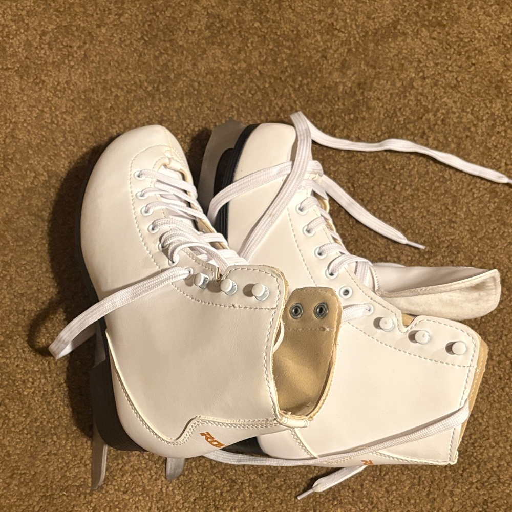 Roces Ice Skates